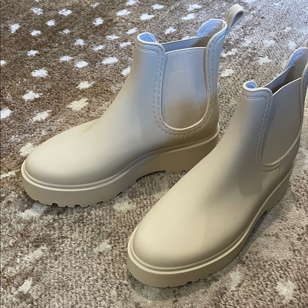 ShuShop Beige Chelsea Boots Size 9